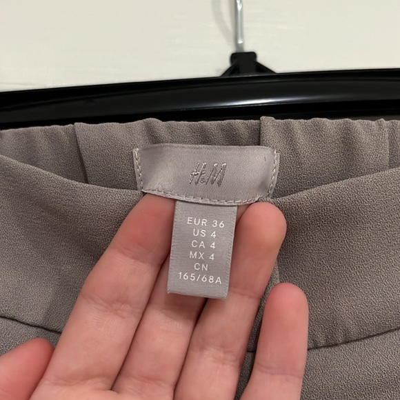 H&M gray shorts - Picture 2 of 4